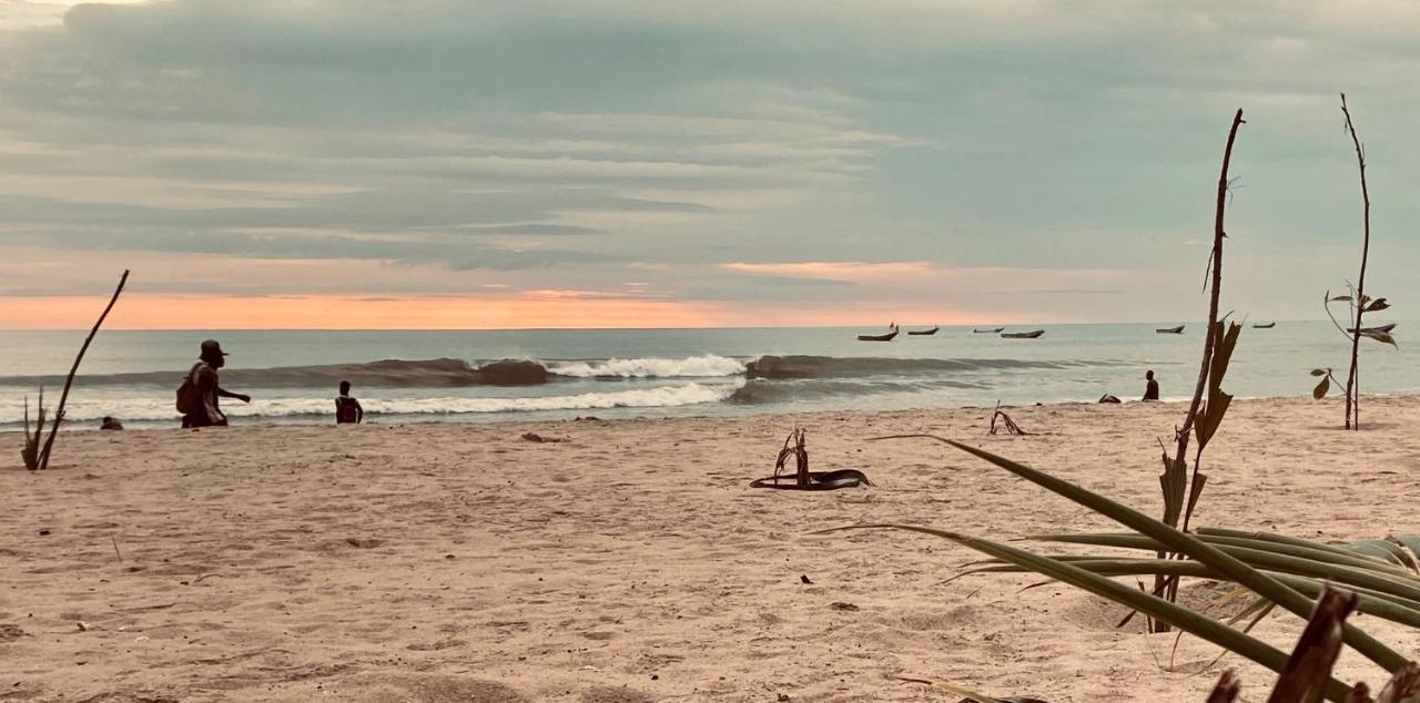 Jungle Beach Resort Sanyang Buitenkant foto