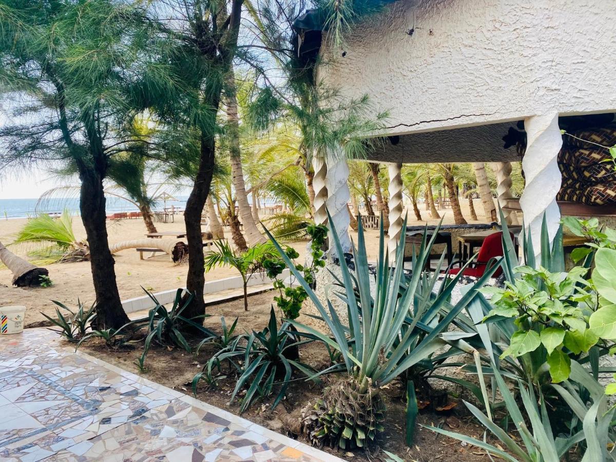 Jungle Beach Resort Sanyang Buitenkant foto