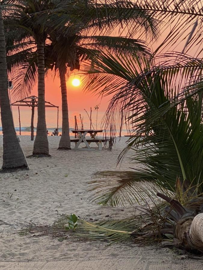 Jungle Beach Resort Sanyang Buitenkant foto