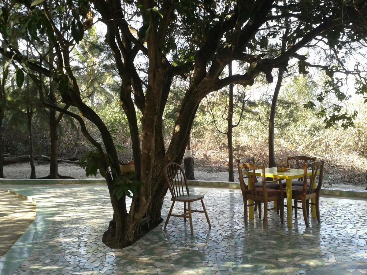 Jungle Beach Resort Sanyang Buitenkant foto